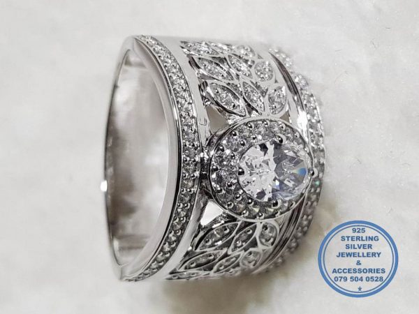 925 Sterling Silver Ring Super Statement Showstopper with cubic Zirconia solitaire with flower detail on sides