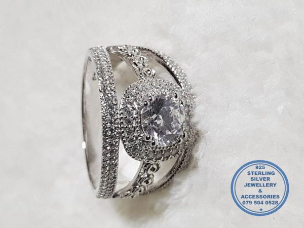 925 Sterling Silver Ring Showstopper with cubic Zirconia detail 3 bands as 1