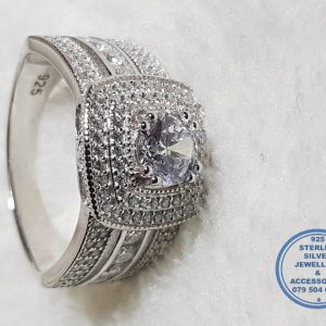 925 Sterling Silver Ring Showstopper with cubic Zirconia detail 