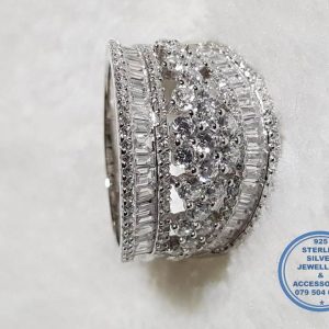 925 Sterling Silver Ring Showstopper with cubic Zirconia detail 2 bands with middle cluster all as one ring