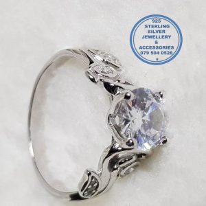 925 Sterling Silver Ring Super Statement Showstopper with cubic Zirconia solitaire with flower detail on sides