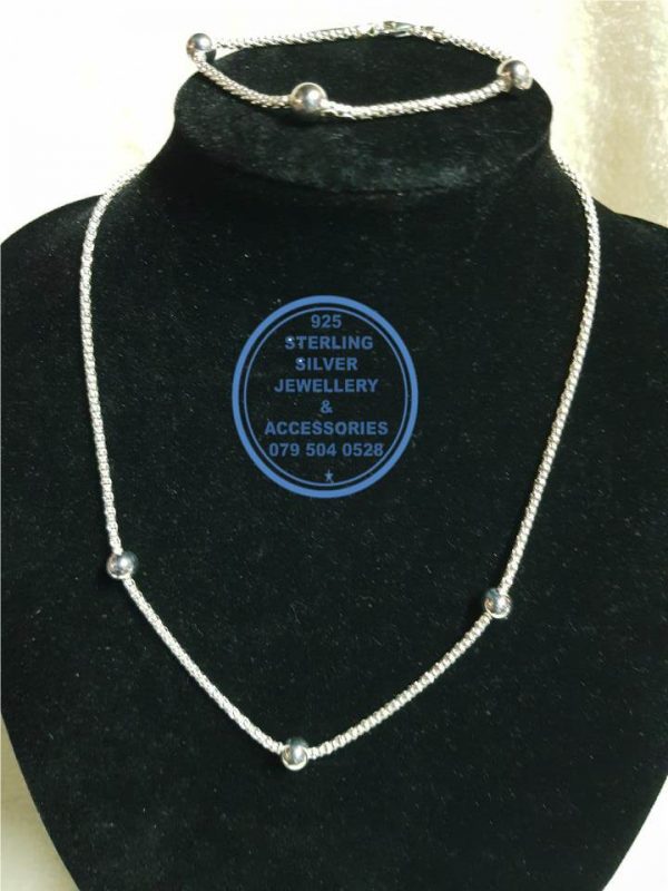 925 sterling Silver chain necklace& bracelet  with ball detail  - Showstopper  - Stunning!! Price per 1 set = 1 set is 1 necklace & 1 bracelet Price includes chain and bracelet per photo 45 cm chain and 19cm bracelet  All prices excludes national nominal door-to-door delivery fee
