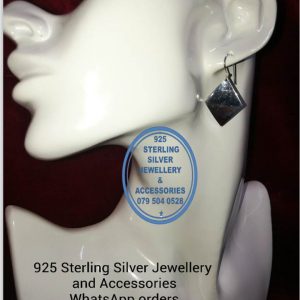 925 sterling Silver Earrings - Statement Diamond Shape  Price per 1 pair of earrings Diamond only Diameter 25mm   All prices excludes national nominal door-to-door delivery fee Although some earrings might be similar size price is determined on weight as well as manufacturer although all our products are manufactured from the best quality 925 Sterling Silver.