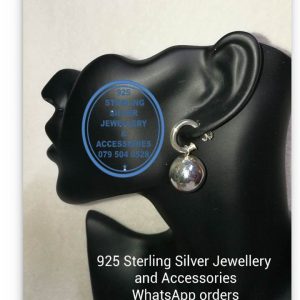 925 sterling Silver Earrings  - Pretty Woman Half Hoop Dangle Ball Earring - Stunning!! Price per 1 pair of earrings Although some earrings might be similar size price is determined on weight as well as manufacturer although all our products are manufactured from the best quality 925 Sterling Silver. 18 mm ball  diameter All prices excludes national nominal door-to-door delivery fee