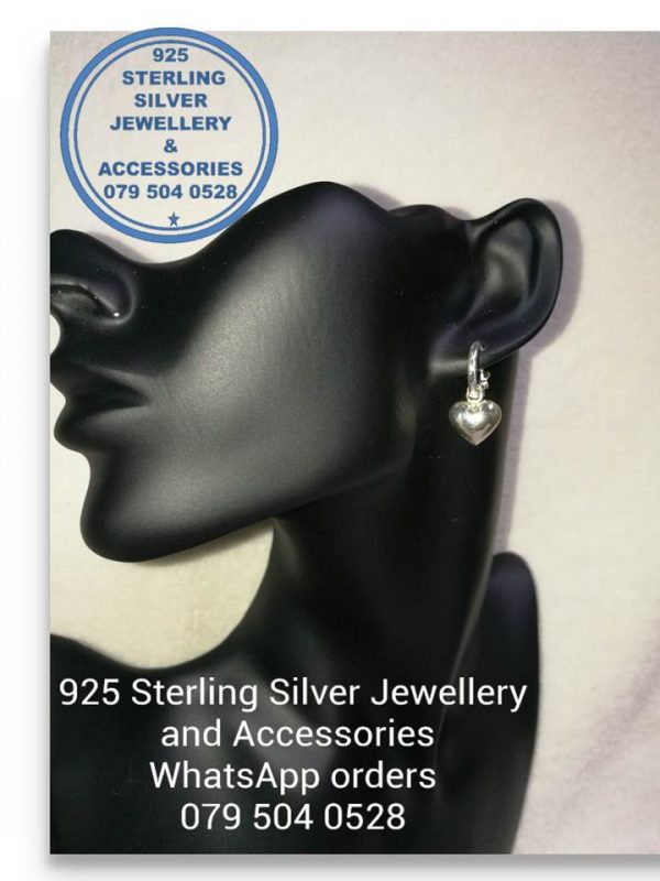 925 Sterling Silver Earring Dangle Drop with heart charm. Price per 1 pair of earrings All prices excludes national nominal door-to-door delivery fee Although some earrings might be similar size price is determined on weight as well as manufacturer although all our products are manufactured from the best quality 925 Sterling Silver.