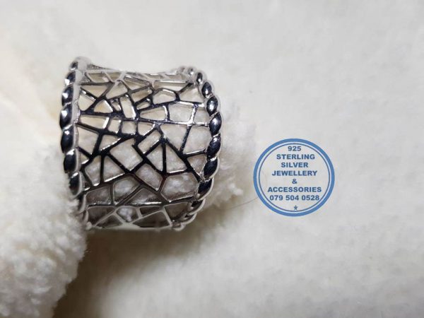 925 Sterling Silver Ring with modern cut out detail  - a must have - stylish  - elegant yet modern
