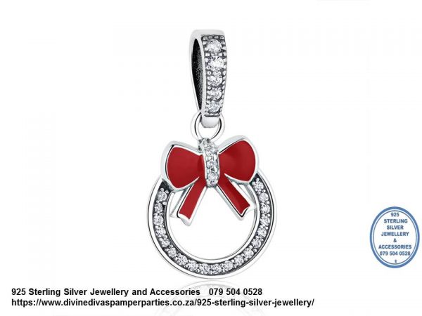 925 Sterling Silver Dangle Wreath Christmas Enamel Bow detail Charm. Pandora Compatible