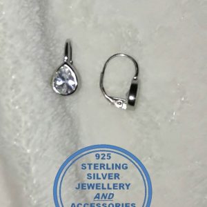 "925 Sterling Silver Earrings 1 pair Clear cubic detail "