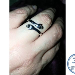 925 Sterling Silver Hugging Hands Ring