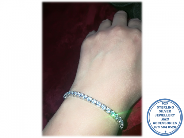 925 Sterling Silver And Clear Cubics Tennis Bracelet