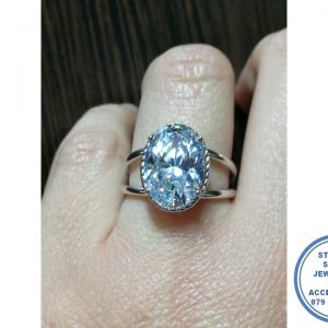 925 Sterling Silver Large Oval Statement Cubic Ring with 2 smooth bands running down sides 