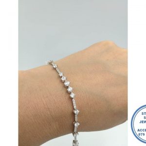 925 Sterling Silver Cubic Tennis Bracelet with detail. Showstopper 17.5 with extender to max -20cm