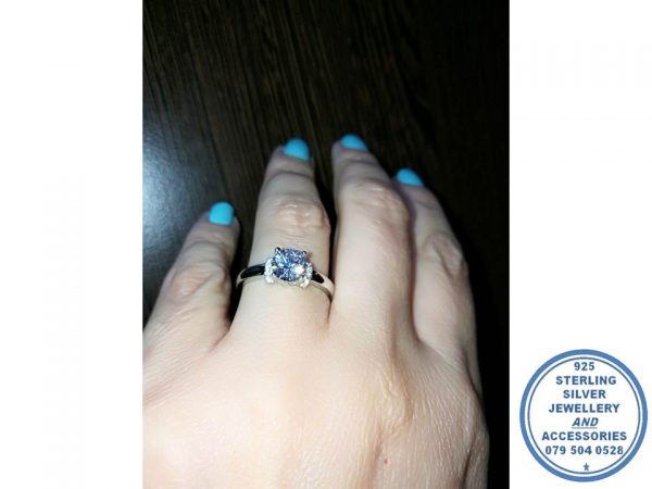 925 Sterling Silver 4 Claw Round Solitaire Engagement Ring with 2 cubic side bar detail on sides of smooth band