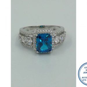 925 Sterling Silver Aqua Blue Rectangular Halo Cubic Ring with clear cubic side detail