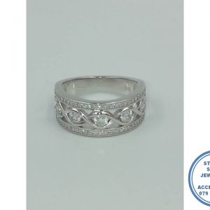 925 Sterling Silver Wedding Band Ring with round cubic middle and plain lines crossing middle cubics with 1 clear side cubic band on either side all as 1 ring