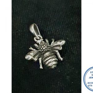 "925 Sterling Silver Stunning Detail Queen Bee Pendant "